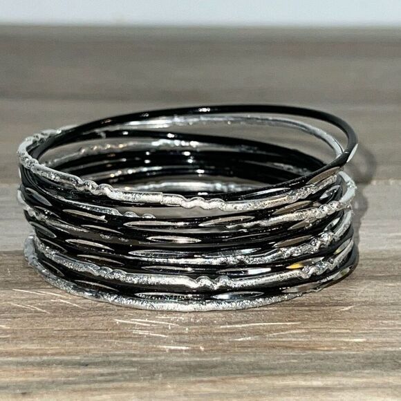 Bangle Stack Set 12 Etched Bracelet Silver Tone Black Alternating Width Sparkle - Picture 1 of 7